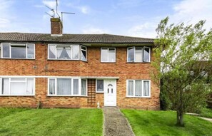 Exterior - Two Double Bedroom Maisonette with garden (Farnham)