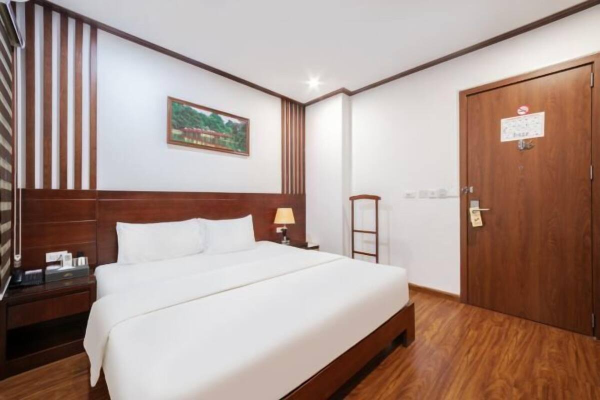 Minibar, in-room safe, iron/ironing board, free WiFi