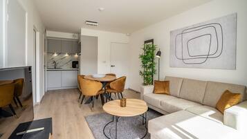 Basic Suite | Living area | Flat-screen TV
