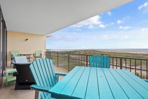 Outdoor dining - Luxury 2BD/2BR condo, with a wonderful view of the ocean! (Dauphin Island)