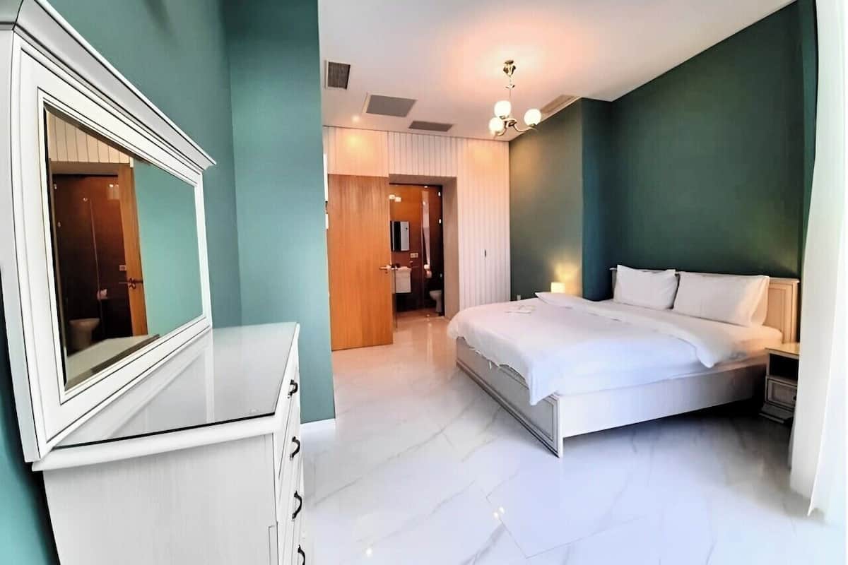 1 bedroom, iron/ironing board, WiFi (free)