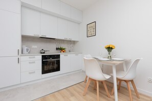 Kühlschrank, Ofen, Herdplatte, Geschirrspüler