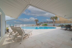 A pool area with lounge chairs and a view of the ocean. - Gorgeous 4 bedroom oceanfront house with pool - Ponce Inlet Beach House (Ponce Inlet)