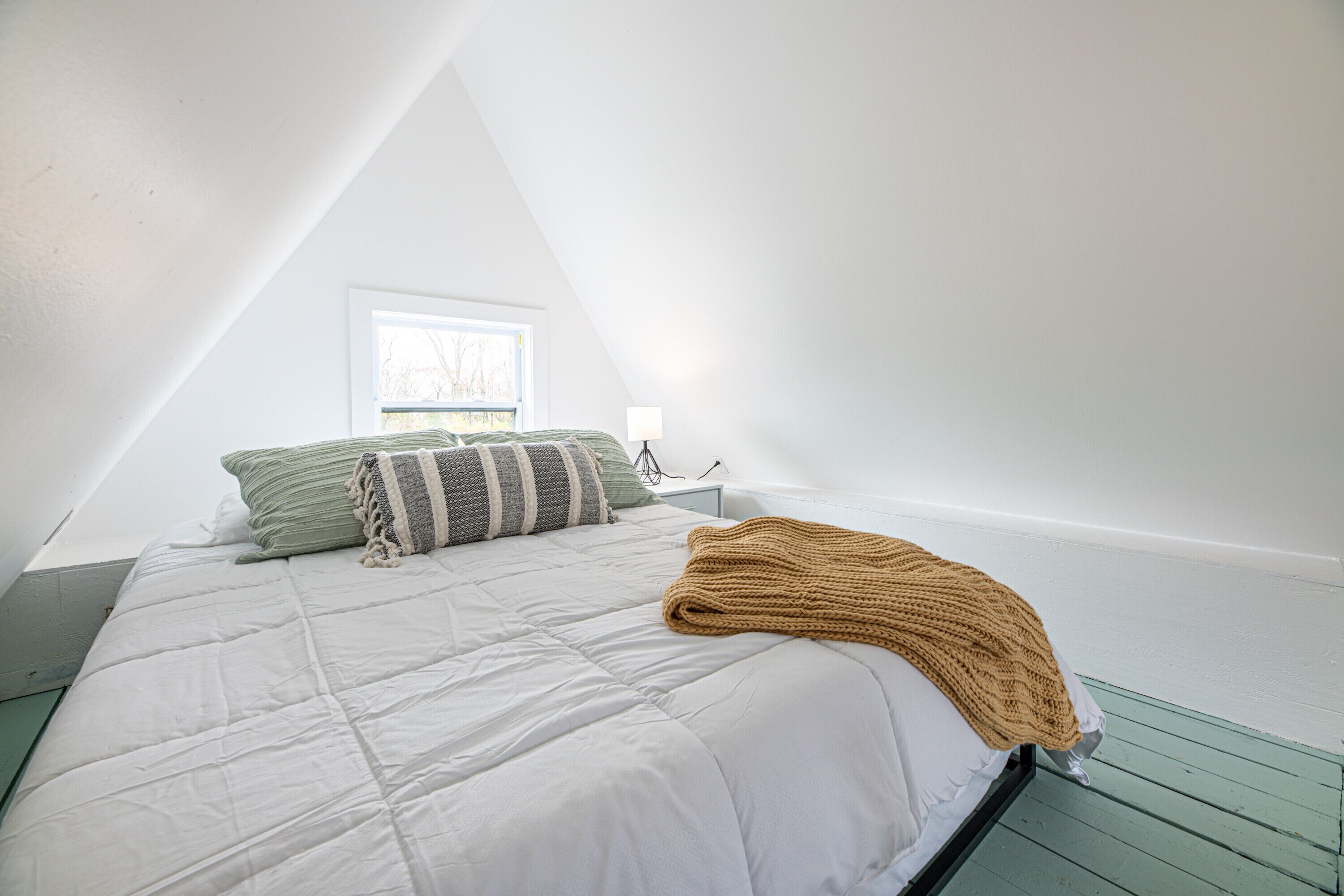 2 bedrooms, desk, free WiFi, bed sheets