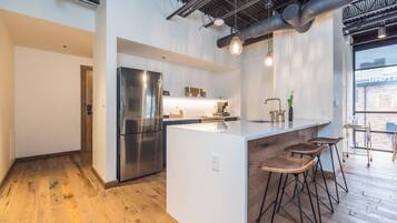 Refrigerador, microondas, horno y parrilla de estufa