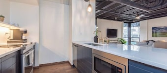 This serviced apartment is a 1 bedroom(s), 1 bathrooms, located in Lexington, KY.