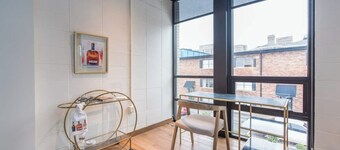 This serviced apartment is a 1 bedroom(s), 1 bathrooms, located in Lexington, KY.