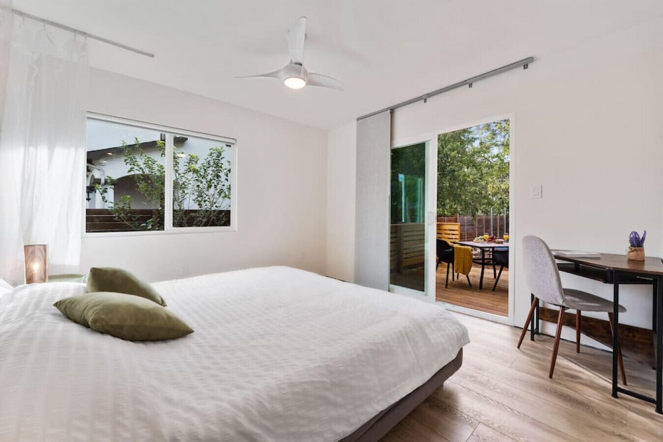 3 bedrooms, desk, iron/ironing board, travel crib