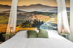 3 habitaciones, escritorio y tabla de planchar con plancha 