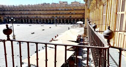 VIP apartment with balconies to the Plaza Mayor