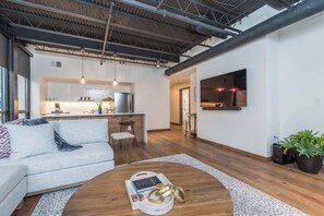 Fernseher, Stereoanlage, Arbeitsbereiche