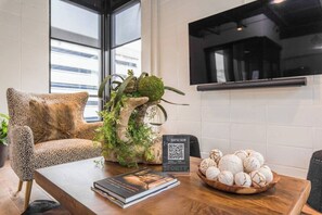 TV, stereo, offices