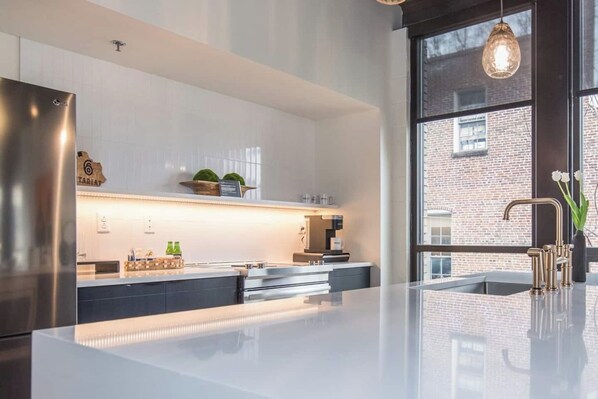 Fridge, microwave, oven, stovetop
