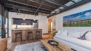 TV, stereo, offices - This serviced apartment is a 2 bedroom(s), 2 bathrooms, located in Lexington, KY. (Lexington)