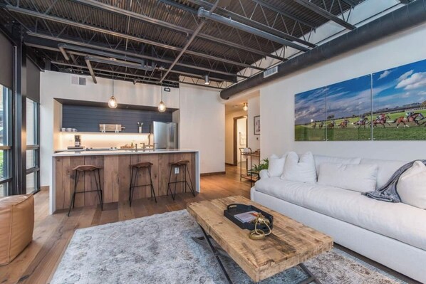 TV, stereo, offices - This serviced apartment is a 2 bedroom(s), 2 bathrooms, located in Lexington, KY. (Lexington)