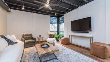 TV, aparelho de som, escritórios