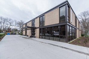 A modern building with large windows and a brick facade. - This serviced apartment is a 2 bedroom(s), 2 bathrooms, located in Lexington, KY. (Lexington)