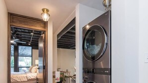 Interior - This serviced apartment is a 2 bedroom(s), 2 bathrooms, located in Lexington, KY. (Lexington)