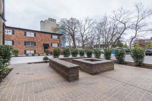 المنطقة المحيطة بالمنشأة