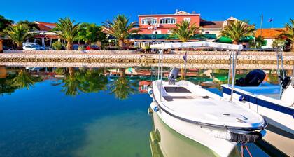 Family Friendly Pool House Ana