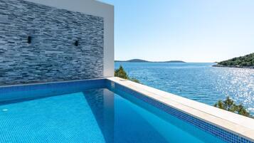 Villa | 6 bedrooms, Internet