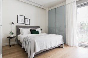 Lägenhet Standard | 1 sovrum, skrivbord, mörkläggningsgardiner och strykjärn/strykbräda