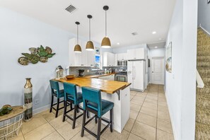 Comfort House, 3 Bedrooms, Non Smoking, Balcony | Private kitchen