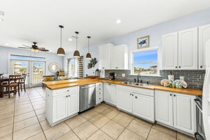 Comfort-hus - 3 soveværelser - ikke-ryger - balkon | Privat køkken | Køleskab, mikrobølgeovn, ovn, kogeplade