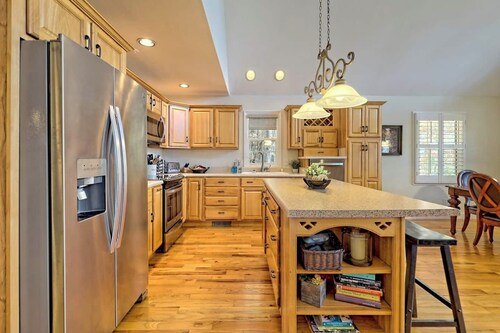 Chatuge Chalet   by Chatuge Home Concierge      <br>Lake view, mountain view, foosball,  table fire pit