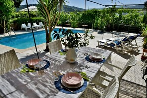 Outdoor pool - Douro Mool Guest House (Lamego)