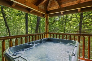 House, Multiple Beds (Picture Perfect  #439) | Outdoor spa tub - Picture Perfect #439 (Sevierville)