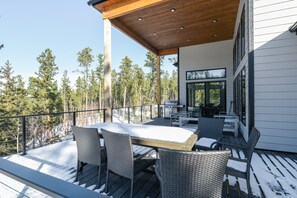 تناول الطعام بالخارج