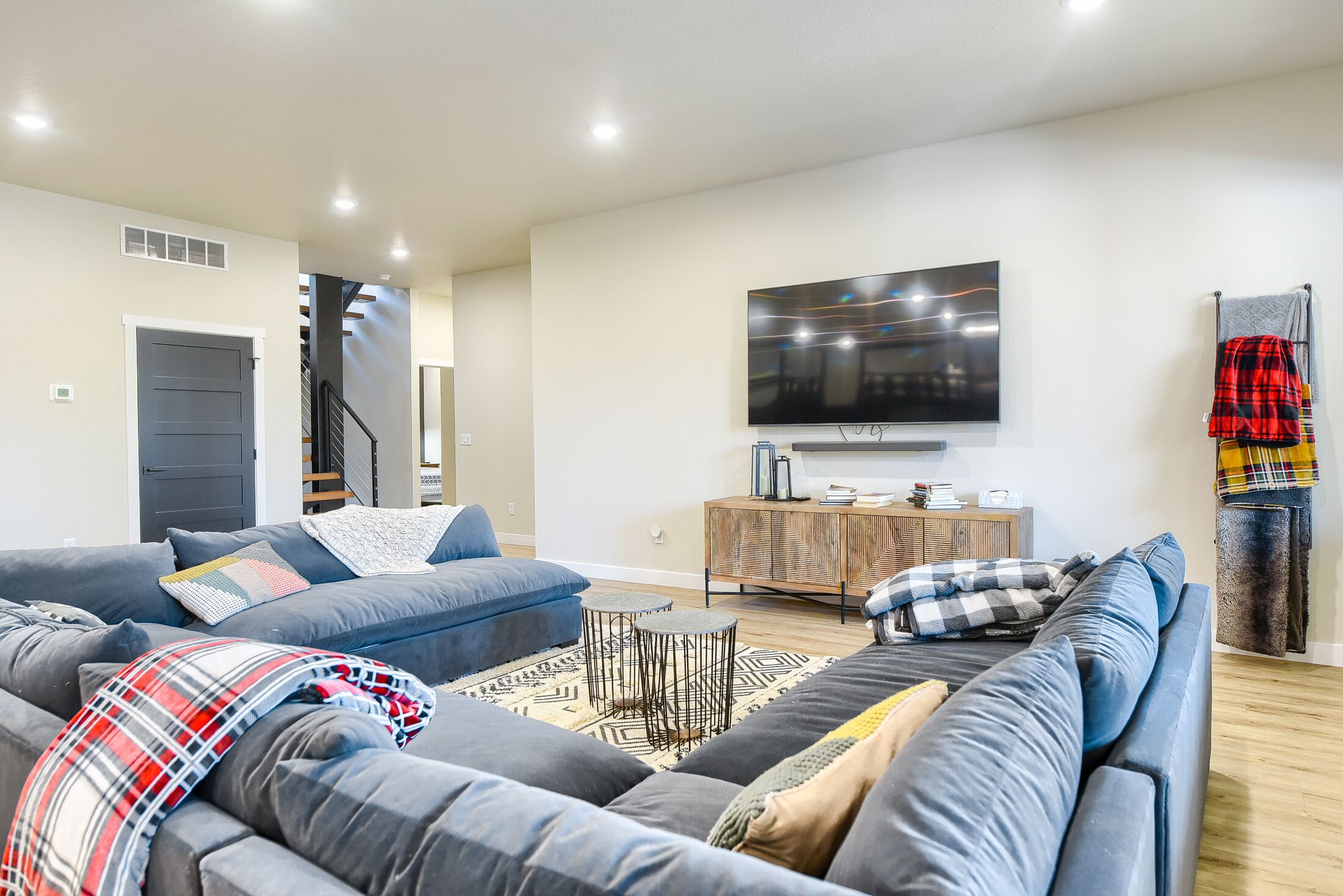 Luxurious One-of-a-kind 4900+ Sq. Ft. Access To Clubhouse Pools! Parking! - Lead, SD