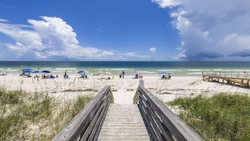 ใกล้ชายหาด