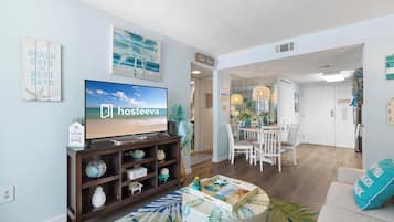 Signature-Apartment, 2 Schlafzimmer, Balkon, Poolblick | Wohnzimmer