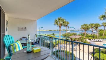 Signature-Apartment, 2 Schlafzimmer, Balkon, Poolblick | Balkon
