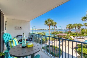 Signature-Apartment, 2 Schlafzimmer, Balkon, Poolblick | Balkon