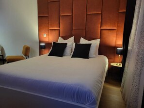 1 habitación, escritorio, wifi gratis y ropa de cama