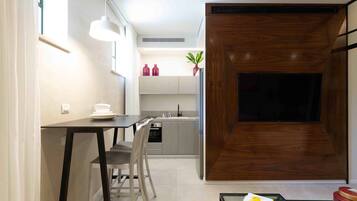 Classic Apartment | Private kitchen | Full-size fridge, espresso maker, coffee/tea maker, electric kettle