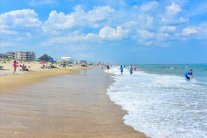 On the beach - Beach Hill-Spacious 2 Bedroom condo with ocean views and outdoor pool! (Ocean City)