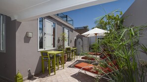A patio with outdoor seating, a fire hydrant, and potted plants. - Riad Mylaya (Marrakech)