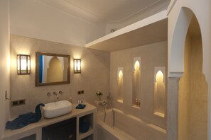 Deluxe Double or Twin Room | Bathroom | Free toiletries, hair dryer, towels, soap - Riad Mylaya (Marrakech)