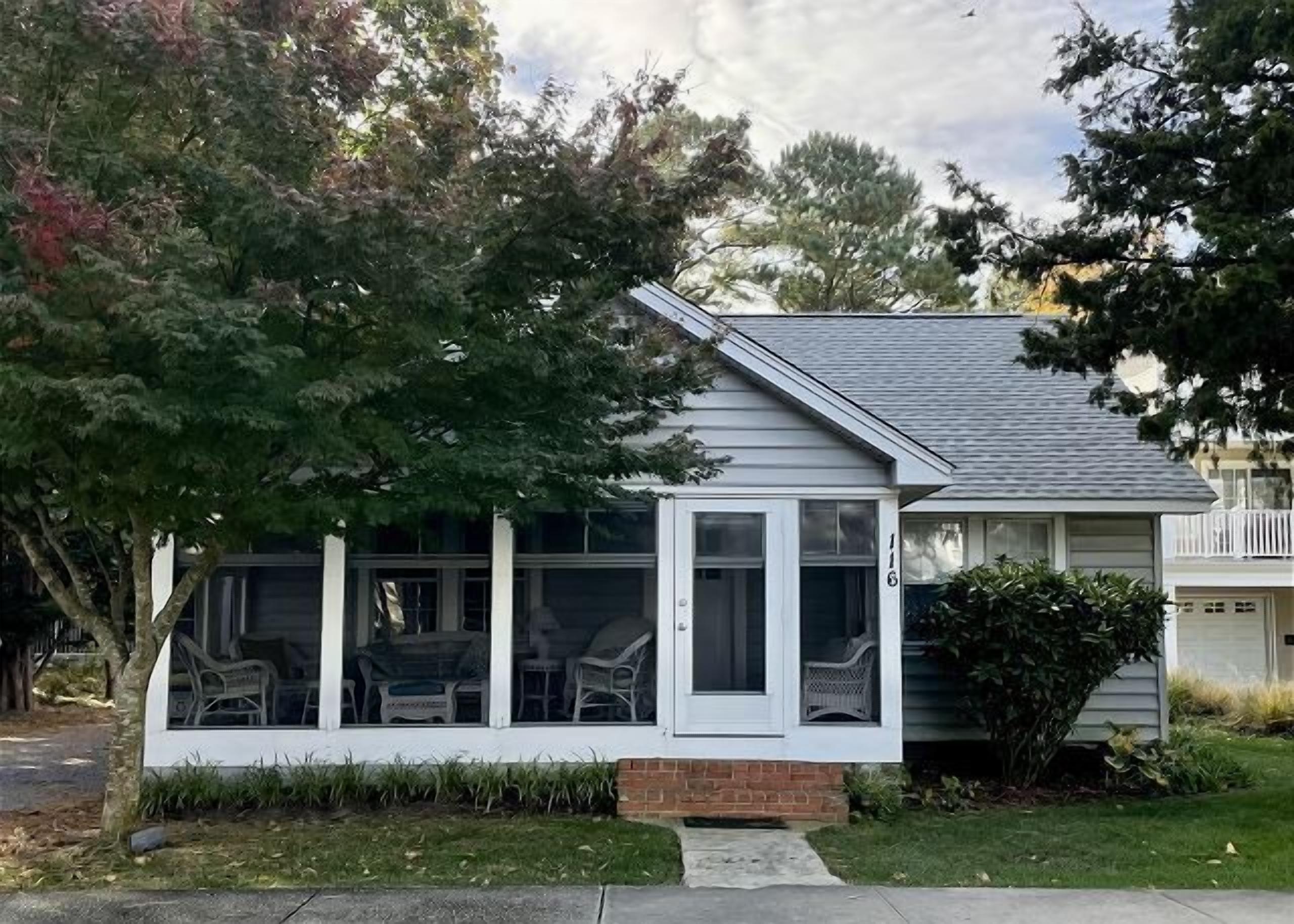 Downtown Rehoboth! Pet friendly, Well Maintained, Steps to the Beach!