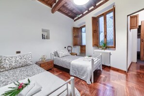 2 bedrooms, iron/ironing board, travel cot, free WiFi