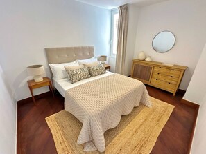 3 bedrooms, iron/ironing board, internet