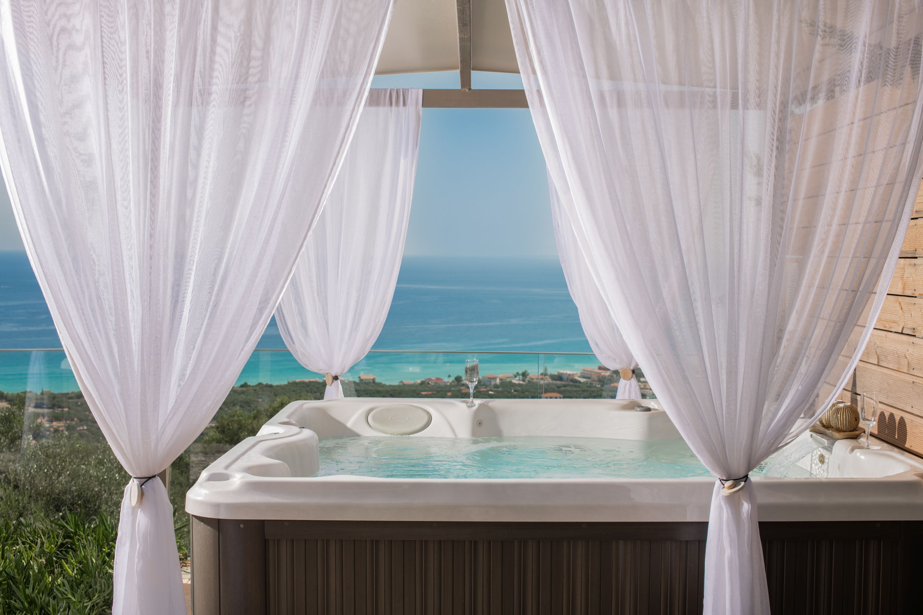 Bañera de hidromasaje al aire libre