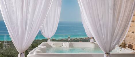 مغطس سبا خارجي