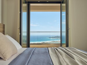 4 habitaciones, tabla de planchar con plancha y cuna de viaje 