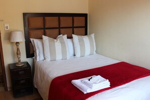 4 habitaciones, escritorio, tabla de planchar con plancha y wifi