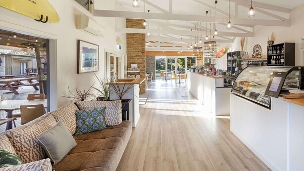 Dining - Isla Villa, Cowes, Phillip Island (Cowes)